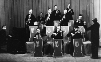 Het KSA orkest kort na de bevrijding
